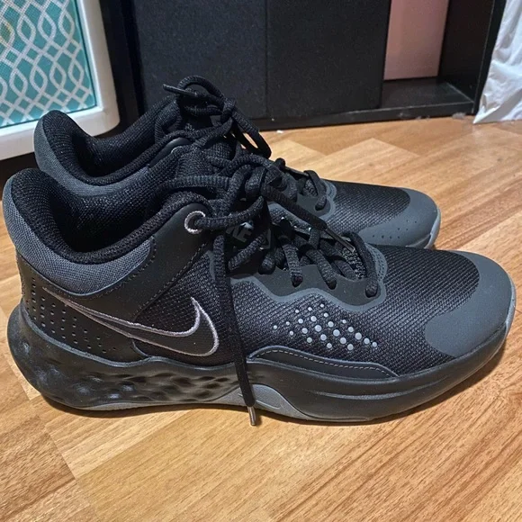 Nike Fly By Mid 3 Basketball Sneaker. - Picture 4 of 12